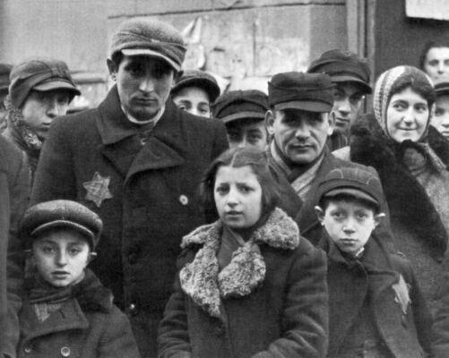 Как мы представляем себе еврейское гетто? Разве так:„В гетто было 6 театров, рестораны, кафе