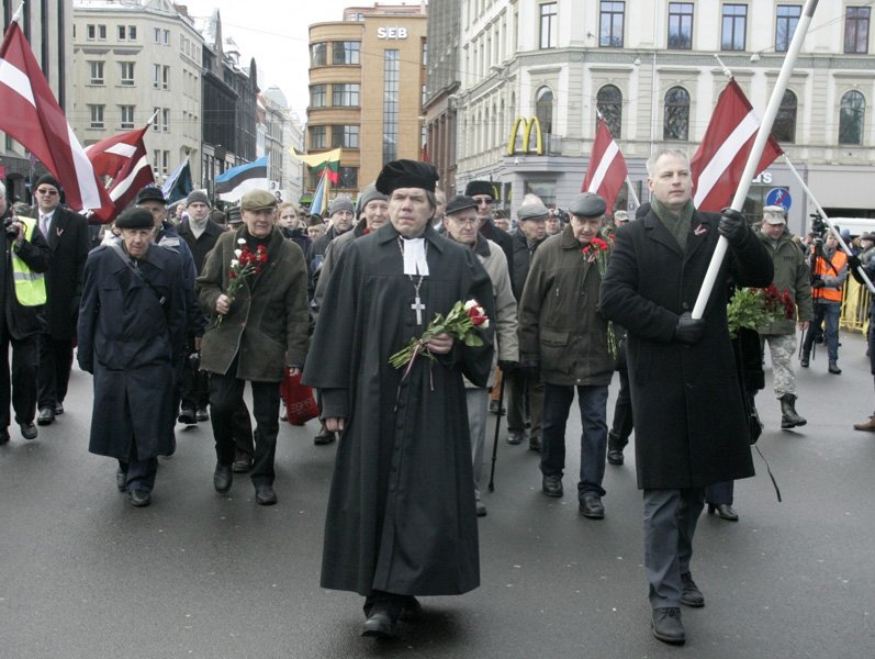 Коричневые уроки: от Прибалтики до Украины Коричневые уроки: от Прибалтики до Украины