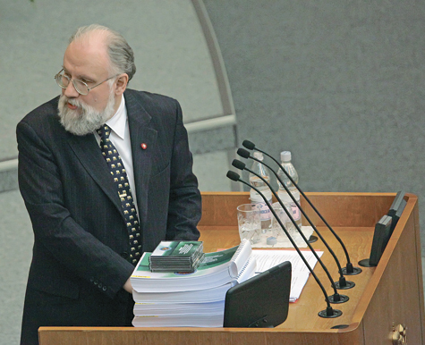 Премьер опять отлил в гранит