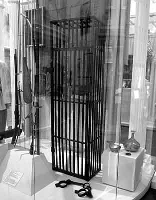 Железная клетка, в которой Пугачев находился в Москве с 4 ноября 1774 года до 10 января 1775 года