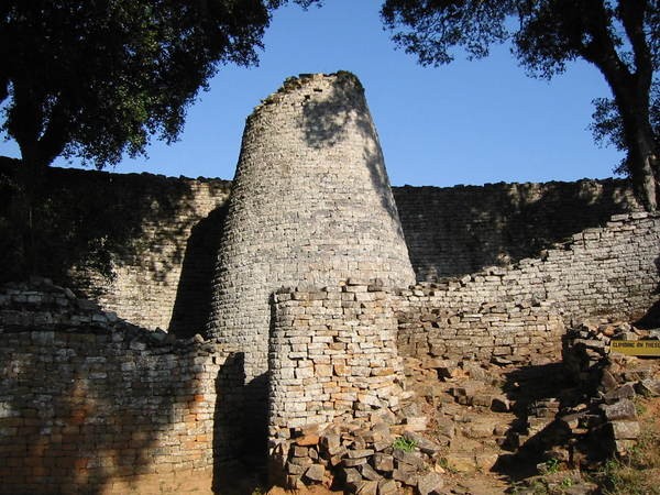 Кому нужны башни без окон и дверей?