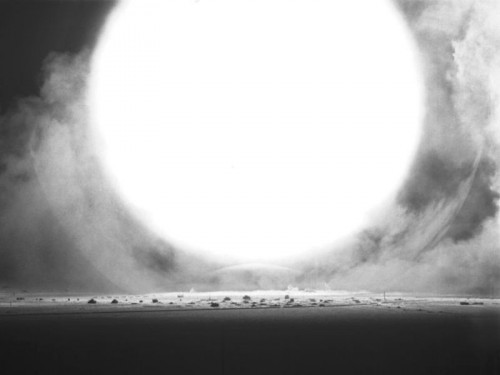 Рис. 36. Ядерные испытания