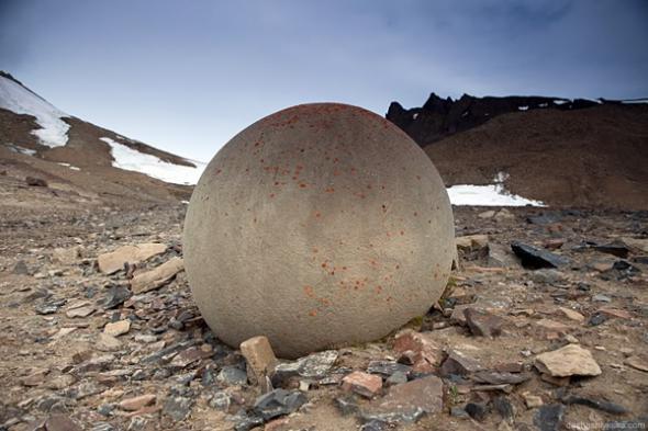 Загадочные шары на острове Чампа