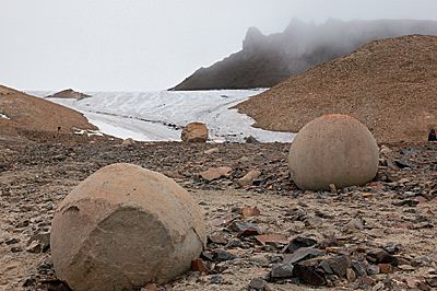 Загадочные шары на острове Чампа