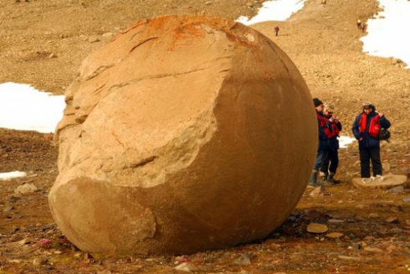 Загадочные шары на острове Чампа