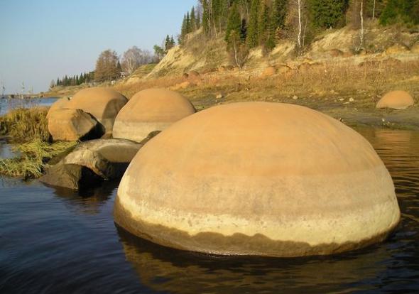 Загадочные шары на острове Чампа